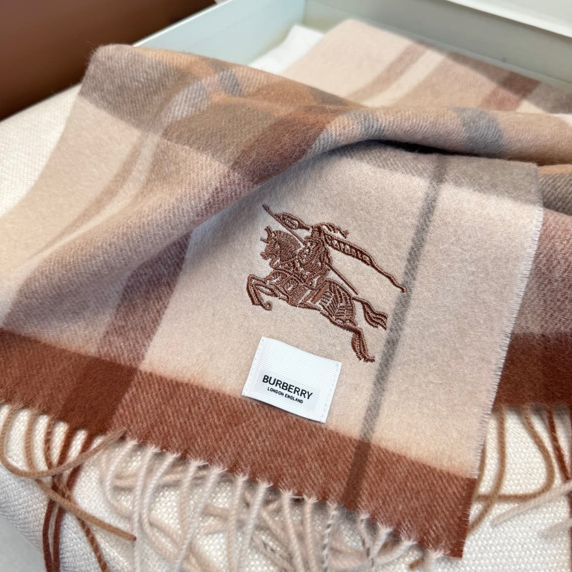 버버리 양면 머플러 램스울 100% 추동 단품
 상품이미지3