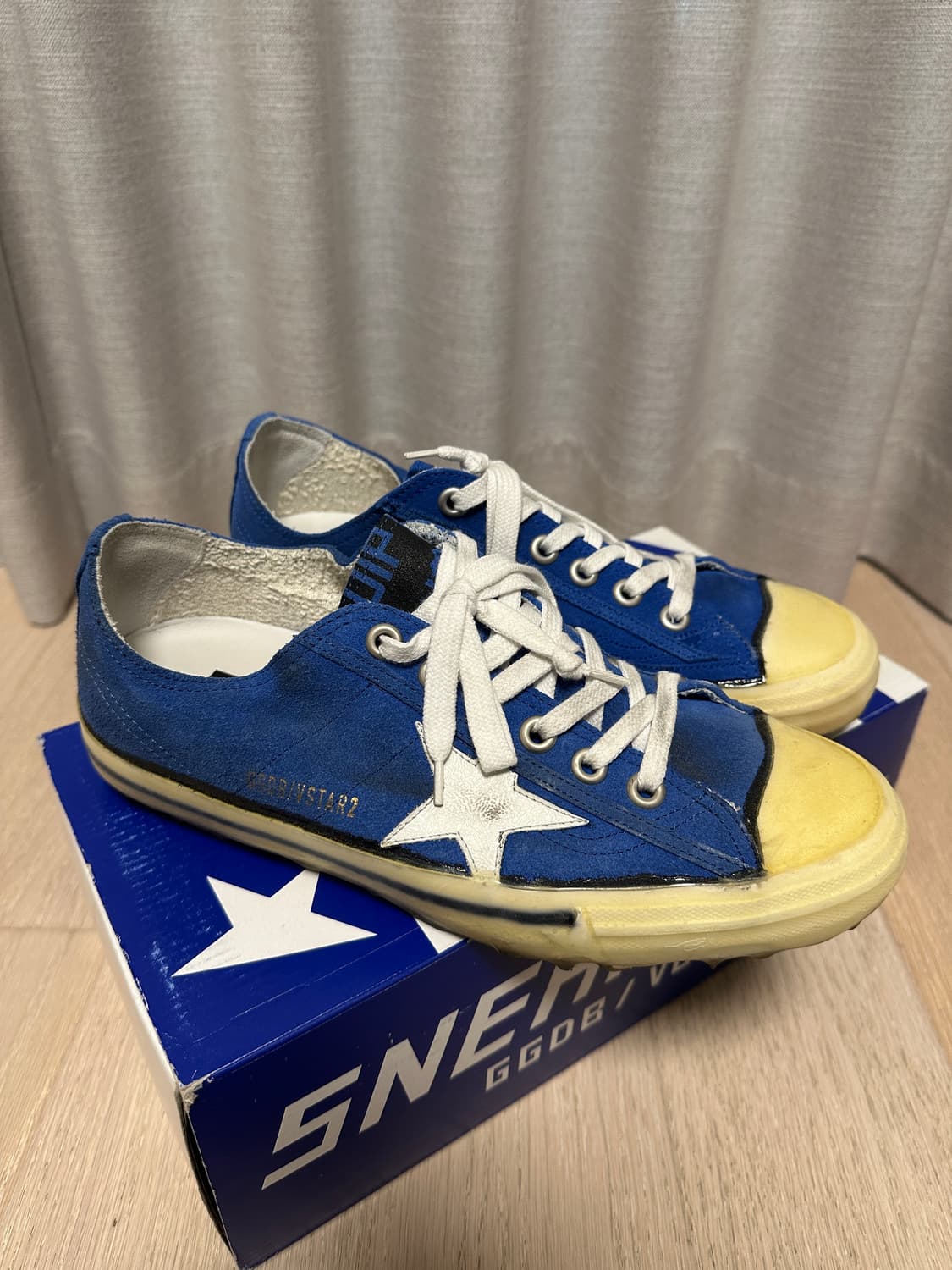 골든구스 V-STAR 2 블루 스웨이드 41 상품이미지1