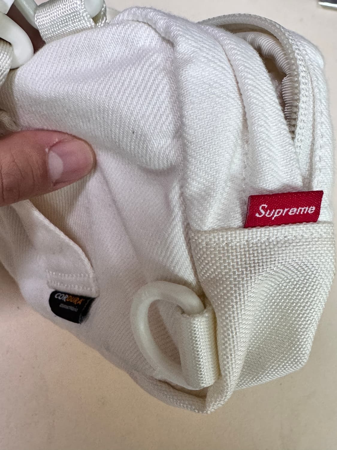 슈프림 데님 미니 숄더백 화이트25FW 상품이미지2