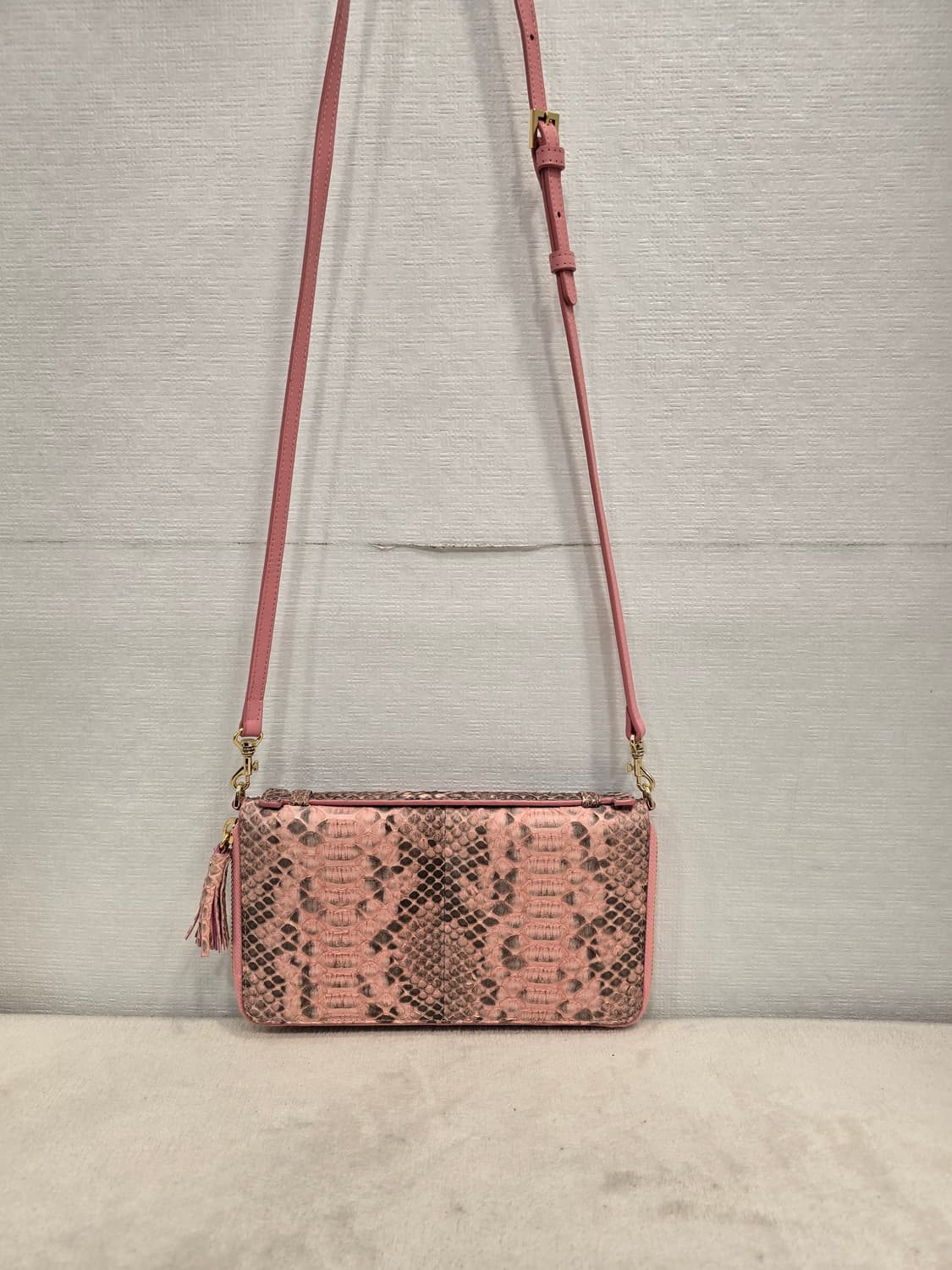 새상품) 장루이쉐레 미니크로스백 겸 장지갑 핑크 뱀피 상품이미지1