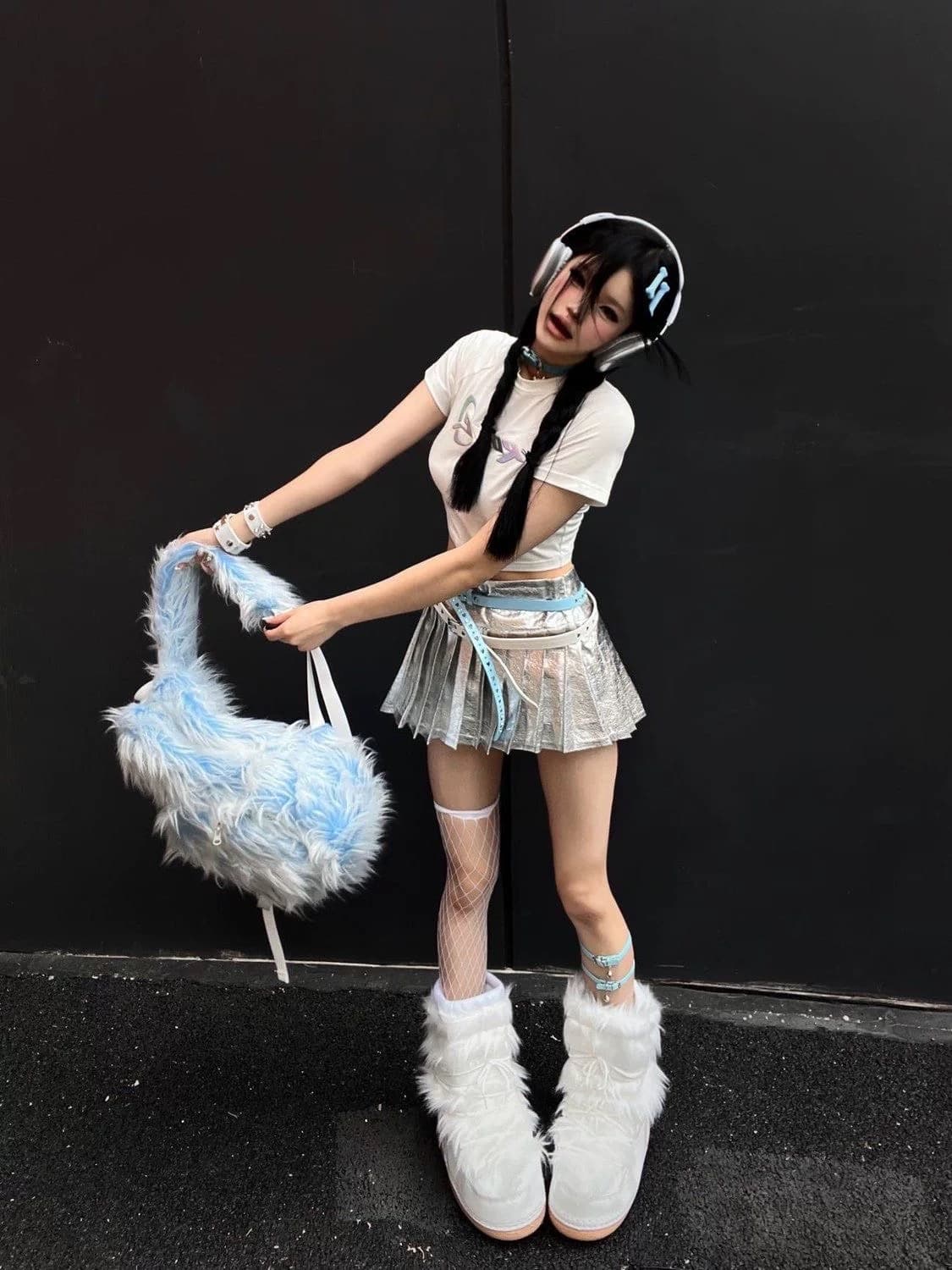 서브컬쳐 블루 화이트 털 퍼 백팩 상품이미지2