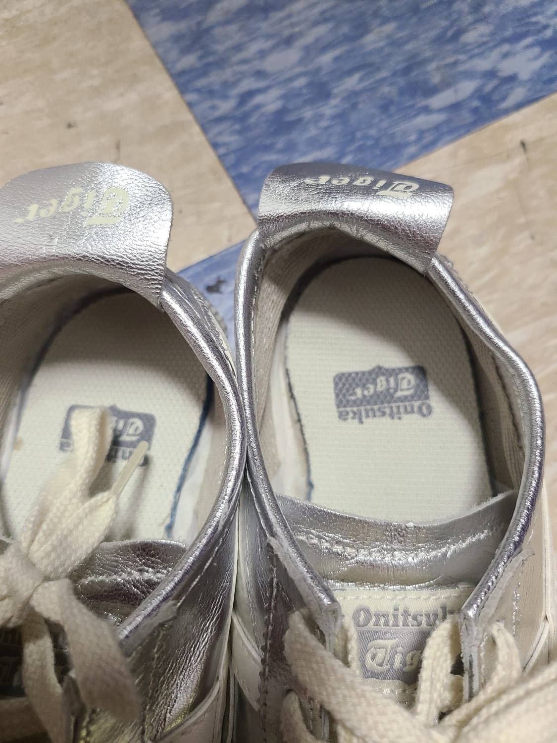 오니츠카타이거 멕시코66 실버색상 스니커즈 상품이미지3