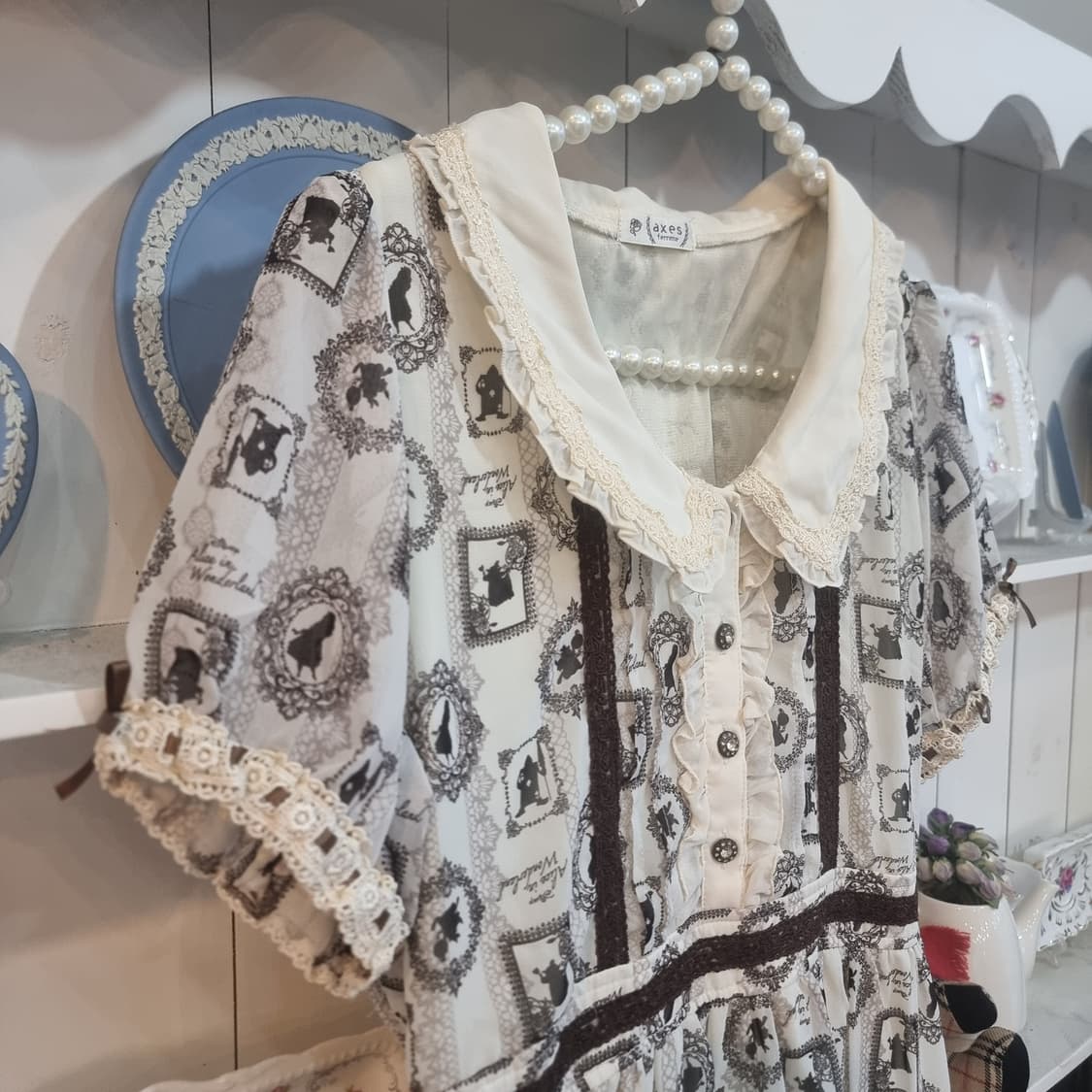 엑시즈팜 디즈니 앨리스 초코브라운 프린트 원피스 상품이미지5