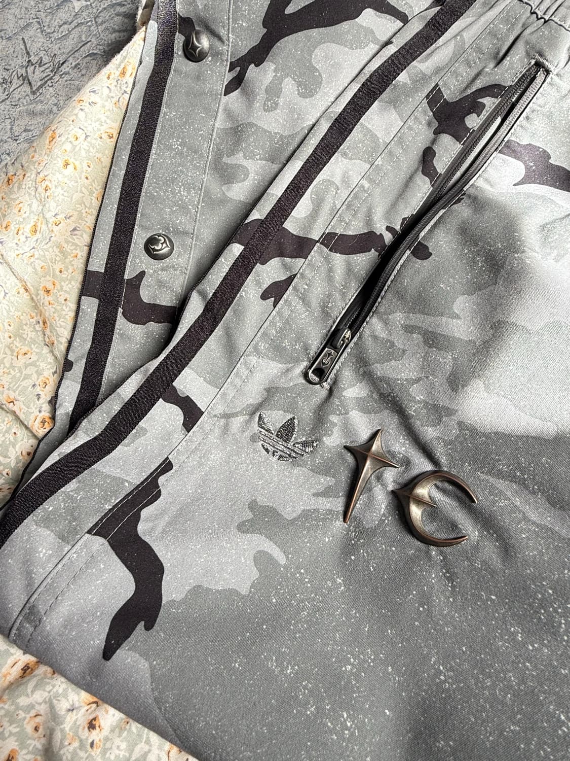 (L)떠그클럽 아디다스 콜라보 트랙 팬츠 급처합니다 상품이미지4