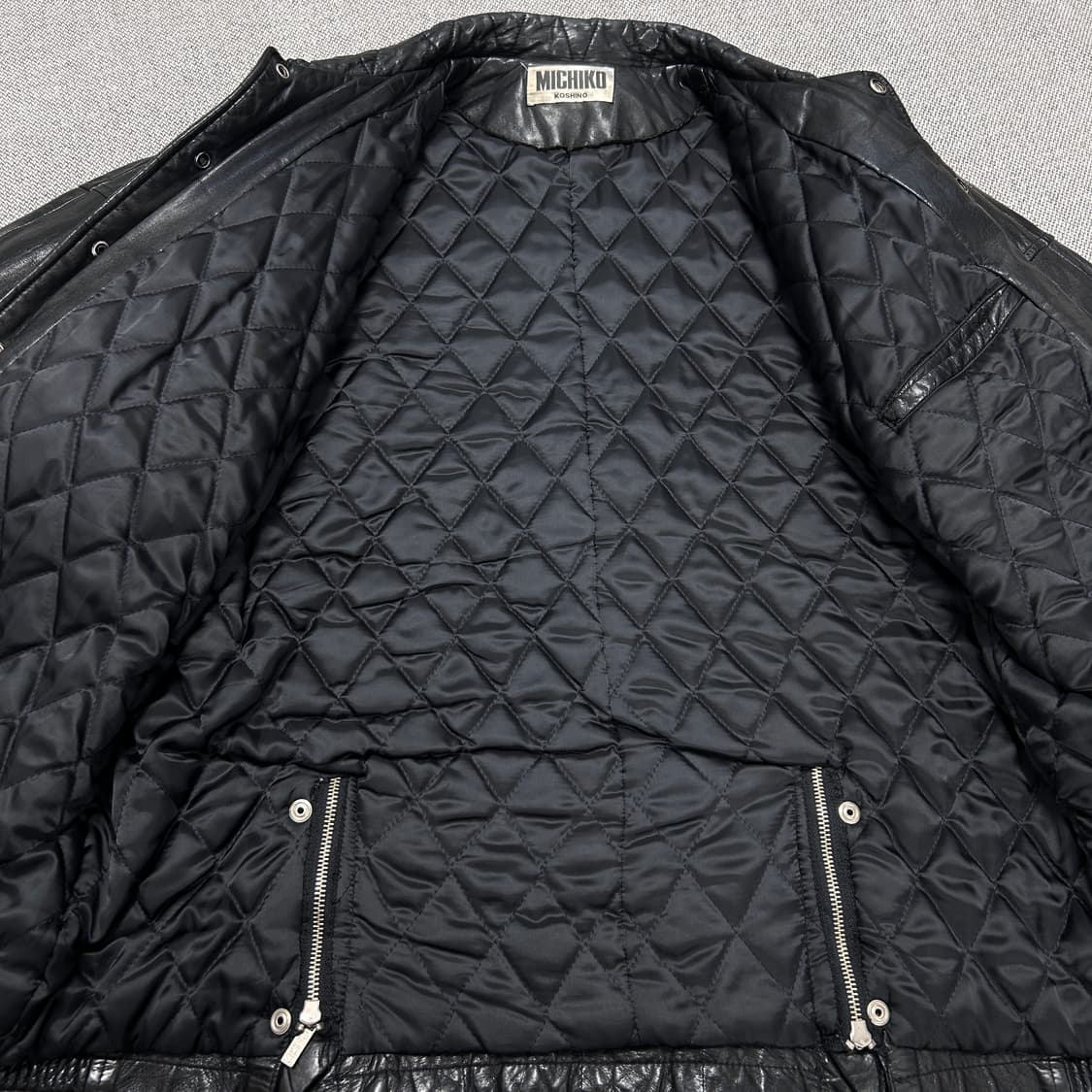 미치코코시노 런던 90s 빅로고 레더자켓 상품이미지7