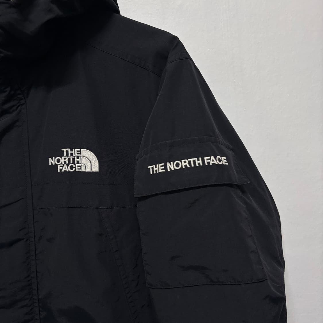 노스페이스 블랙 후디 바람막이 상품이미지3