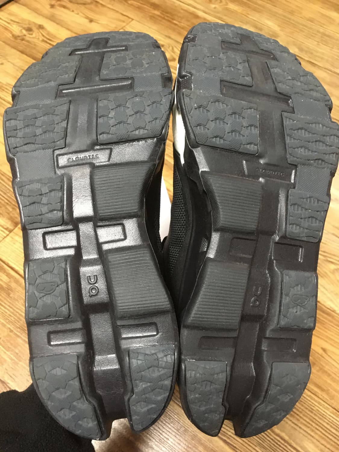 온러닝 파프 클라우드몬스터 하이퍼 블랙 판매합니다 상품이미지7