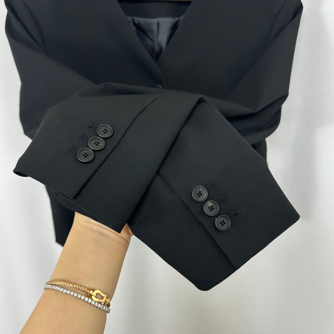   무신사스탠다드 여자 브이넥 크롭자켓 검정 M 상품이미지4