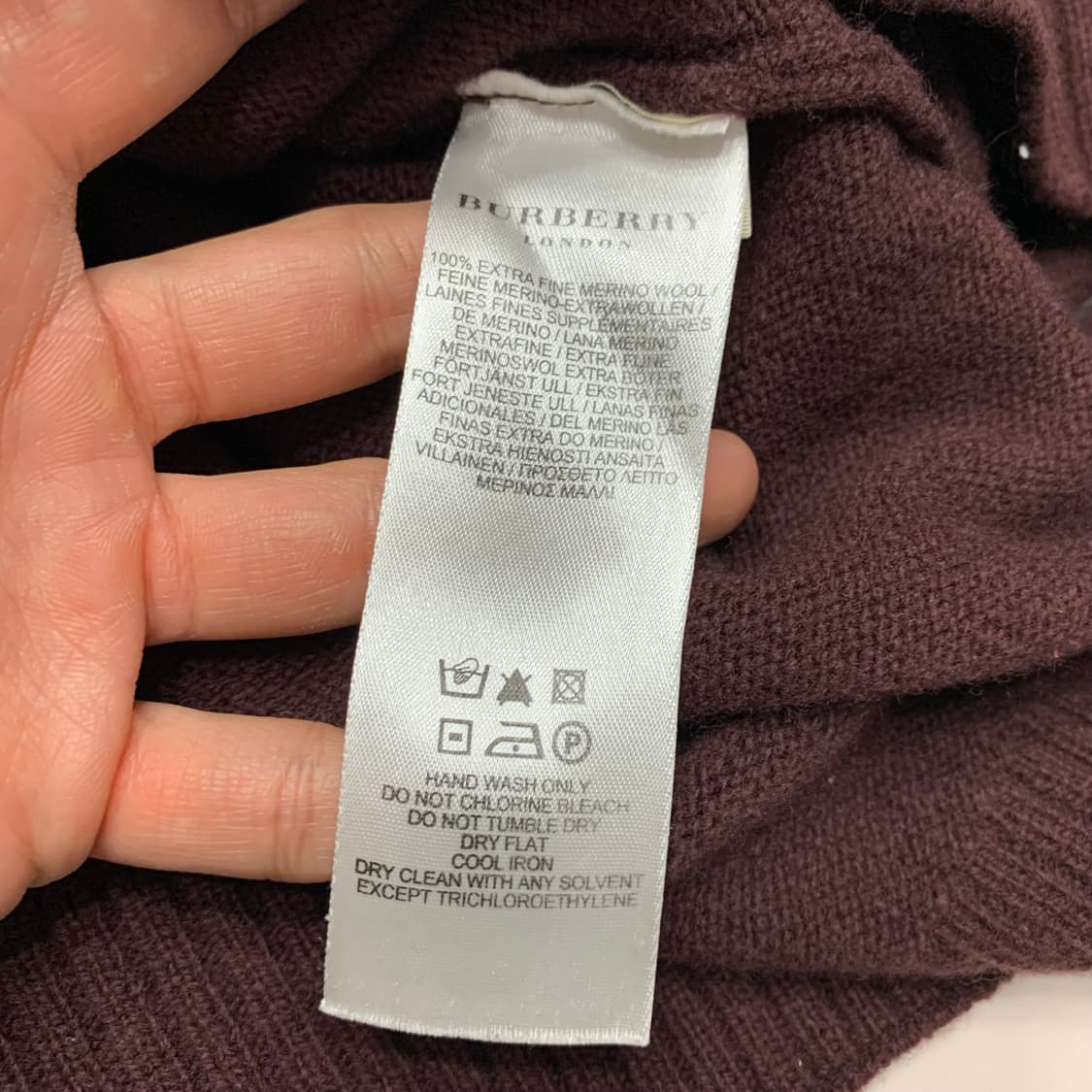 버버리 신형 버건디 반집업니트(정품) 상품이미지7