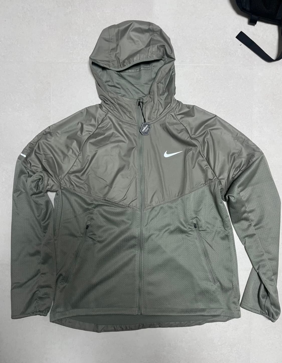 나이키 써마핏 러닝자켓 상품이미지1