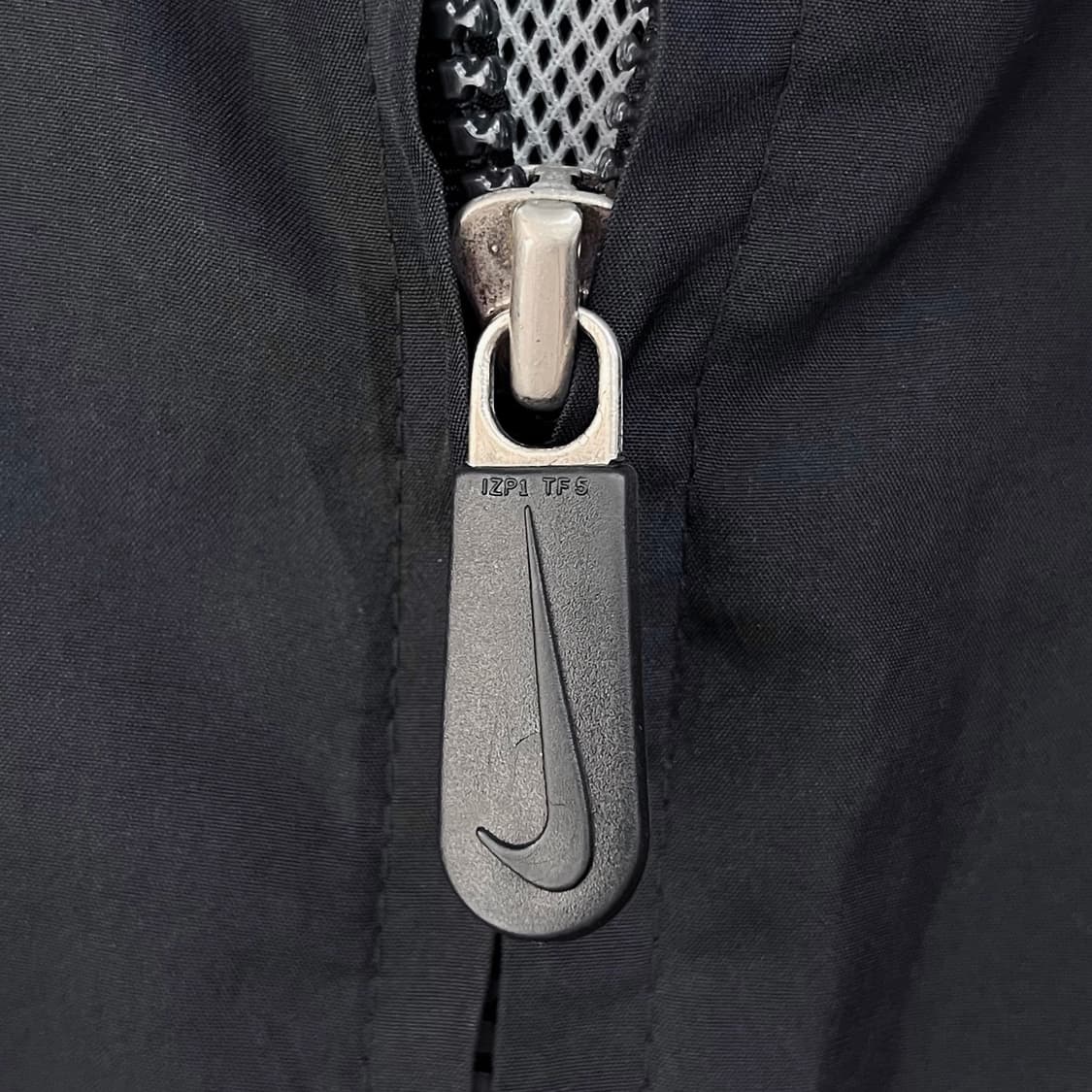 나이키 90s 스우시 사이드 스펠아웃 네이비 우븐자켓 상품이미지5