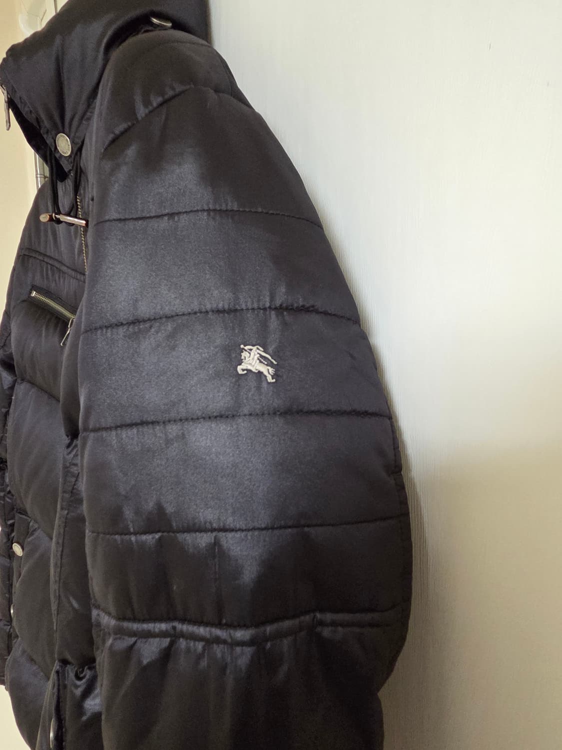 버버리 구스다운 경량패딩 상품이미지5