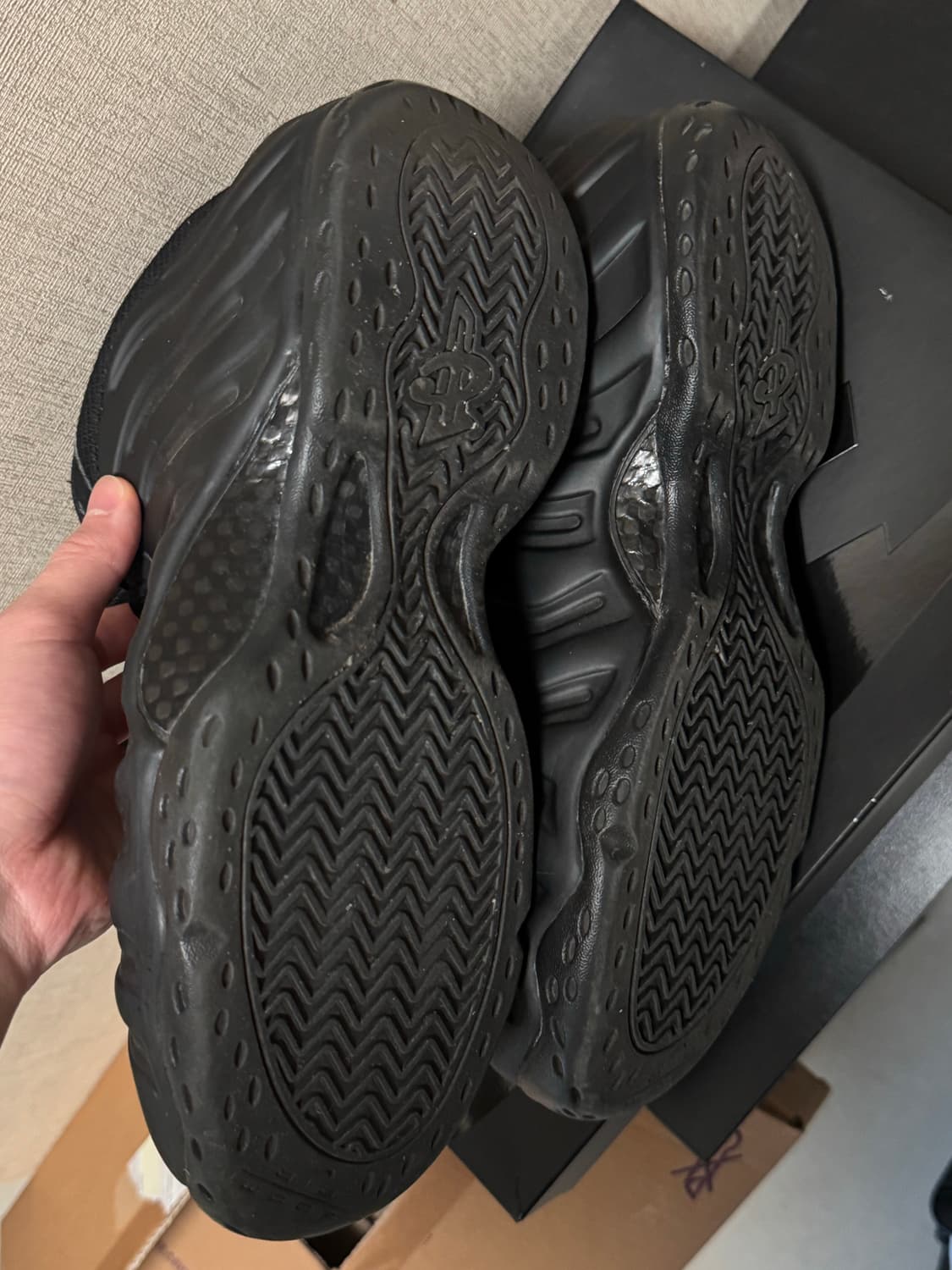 나이키 에어폼포짓 원 블랙 270 상품이미지5