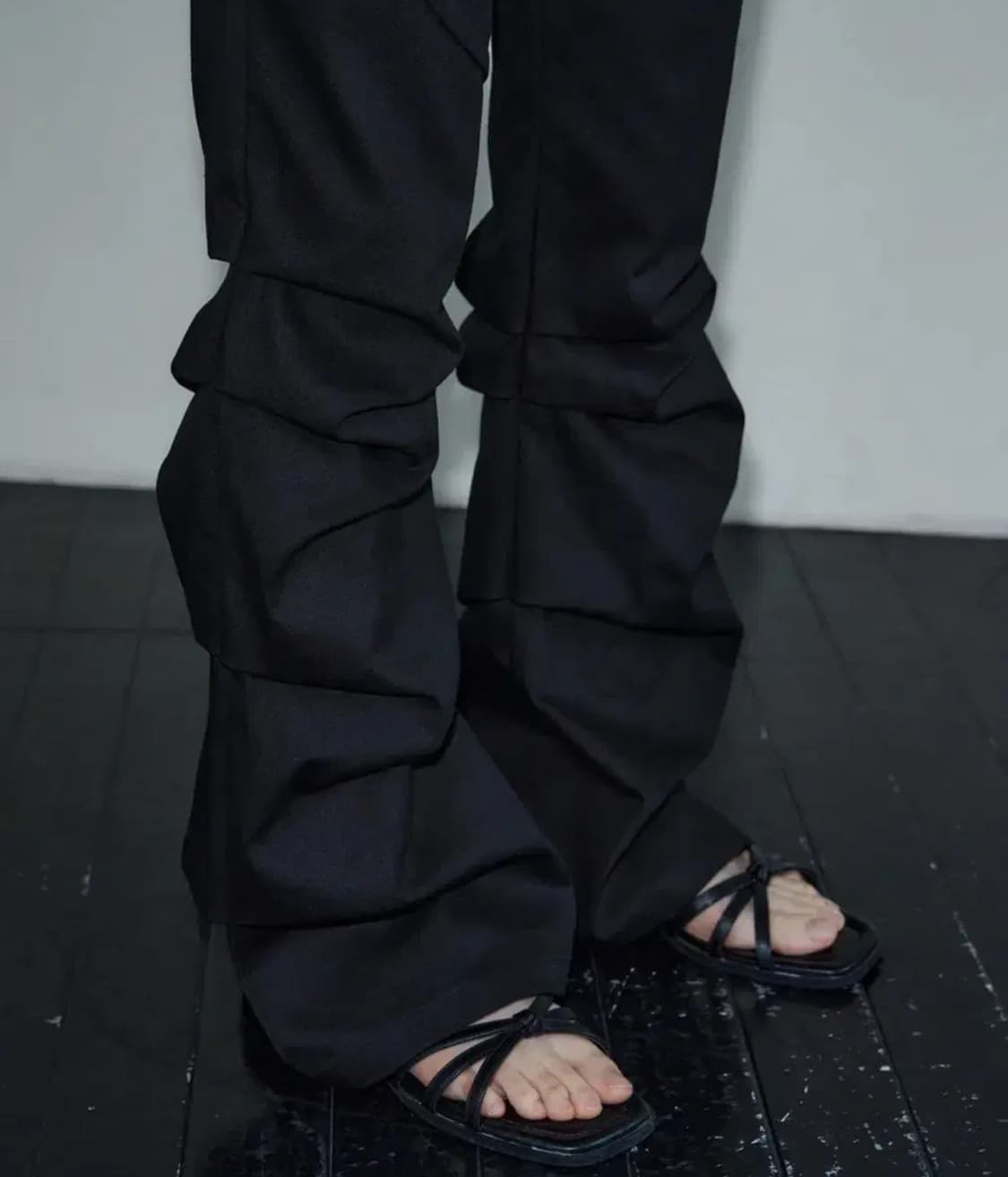 (새상품)시스에이 이레귤러 코튼 플레어 턱 팬츠(black) 상품이미지3