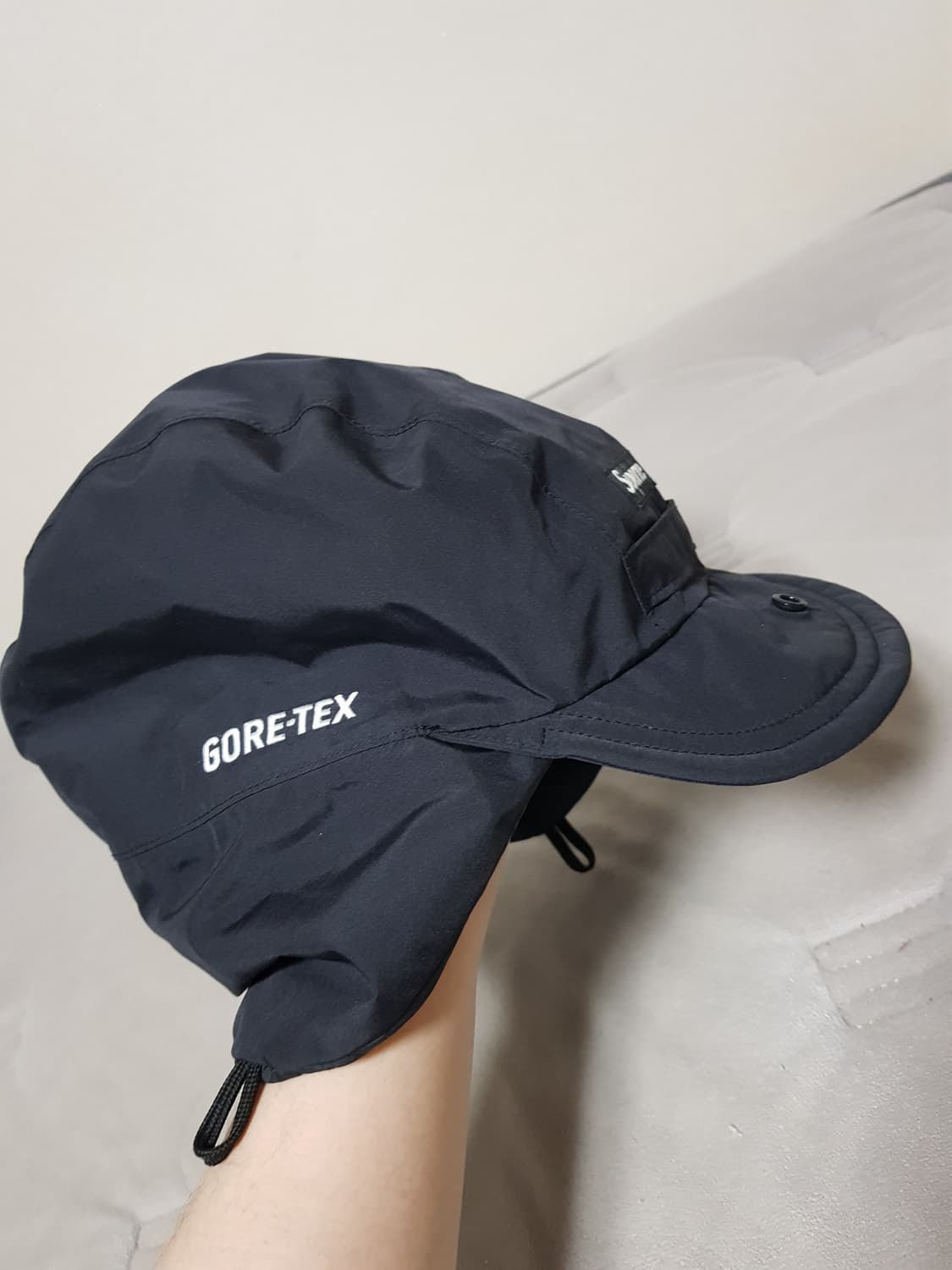 슈프림 이어플랩 고어텍스 캡 모자 블랙 24FW 상품이미지3