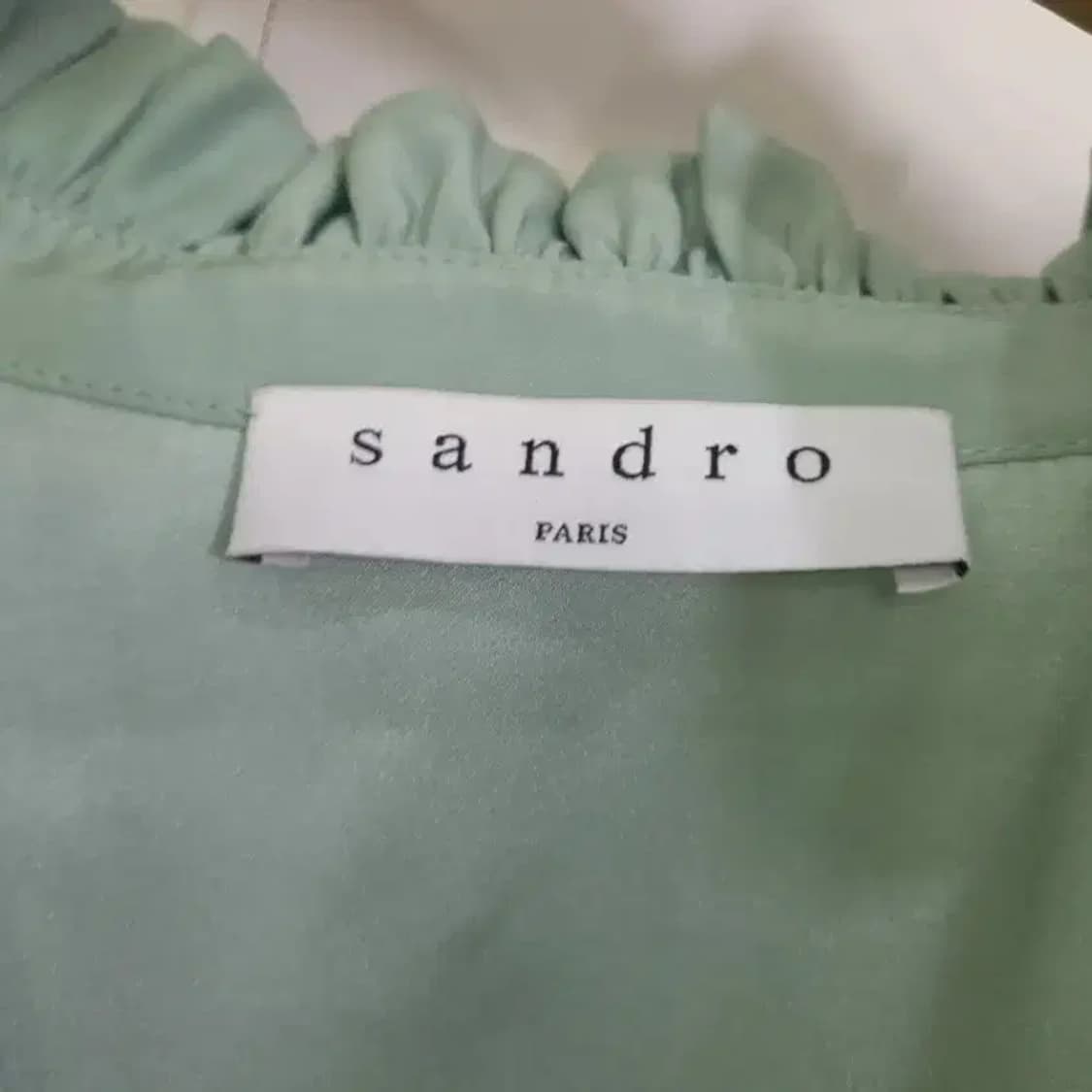 산드로 민트색 실크 러플 블라우스 상품이미지7