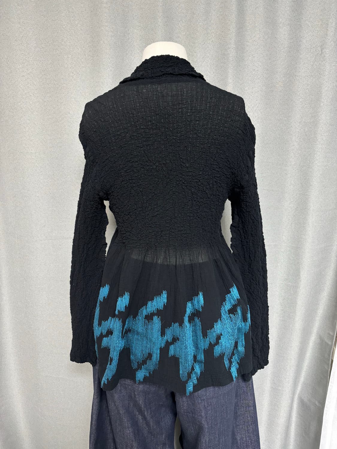 쫀득 크링클 밑단 에메랄드 자수 버튼업 가디건 상품이미지9