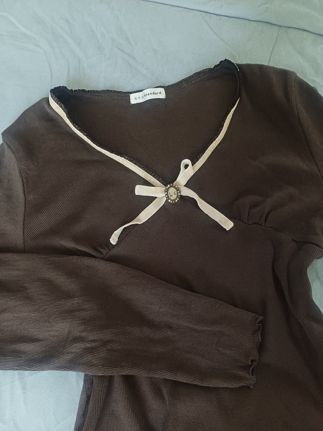일본 브라운 골지 v넥 벨벳리본 슬림핏 티셔츠 상품이미지2