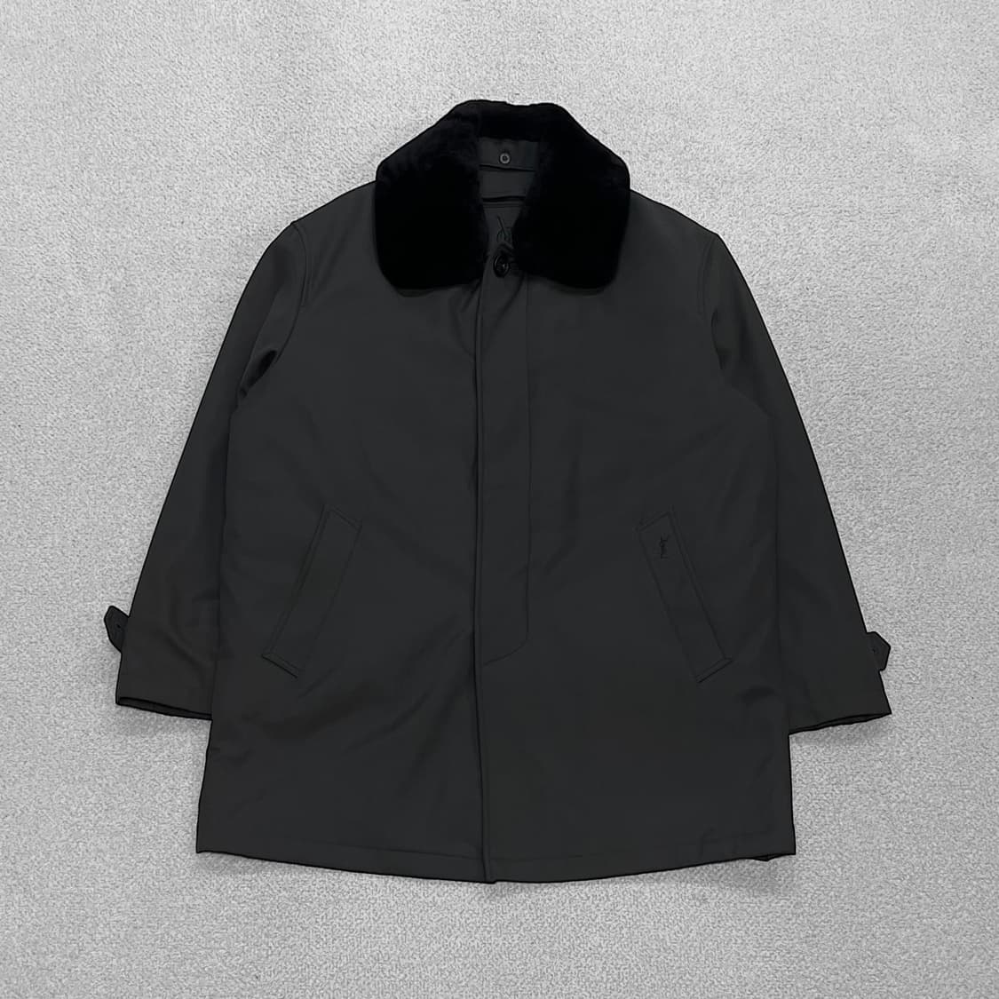 입생로랑 ysl 로고 폴리 퍼 하프 코드 카키 상품이미지1