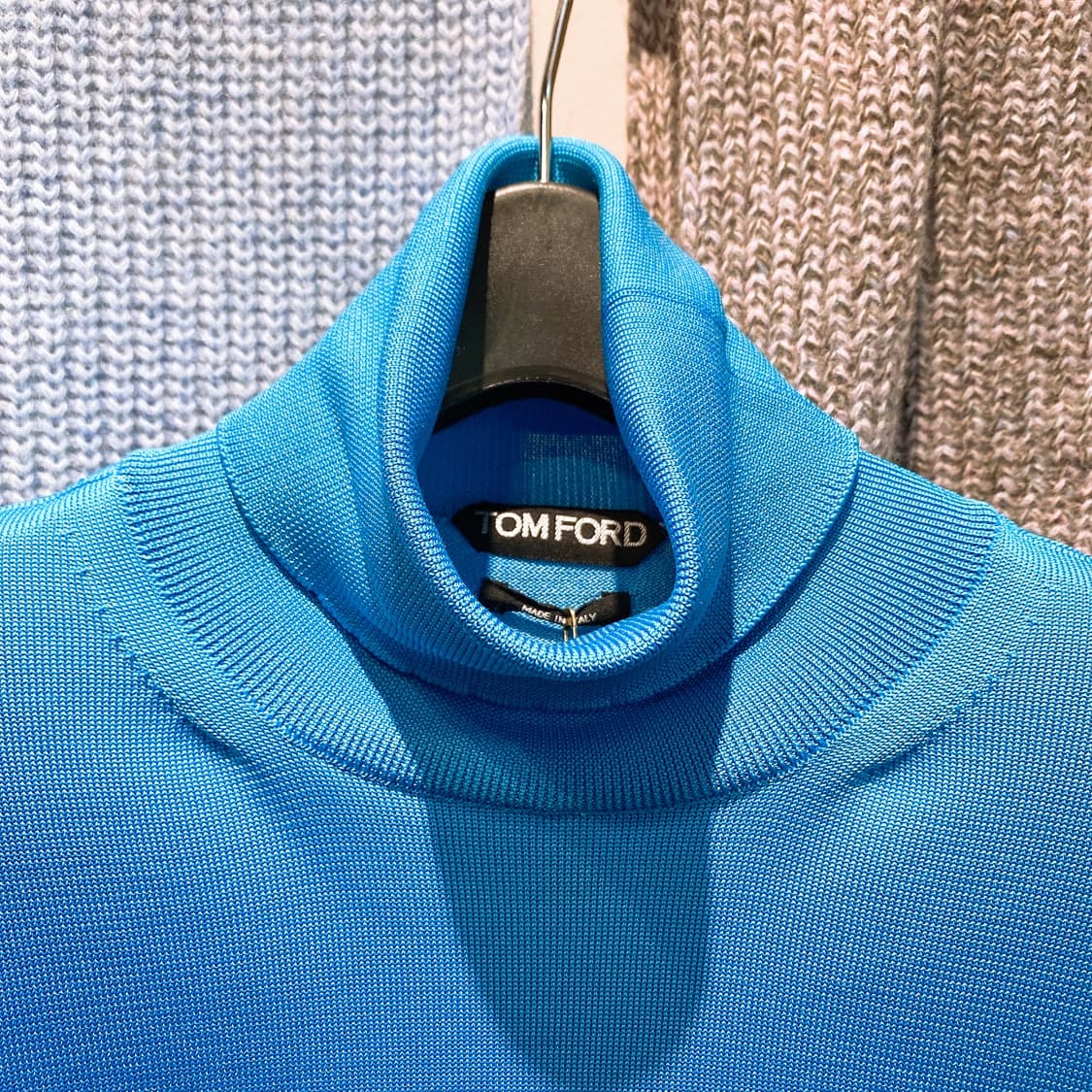 톰포드 남성 비치블루 실크 혼방터틀넥 니트 상품이미지2
