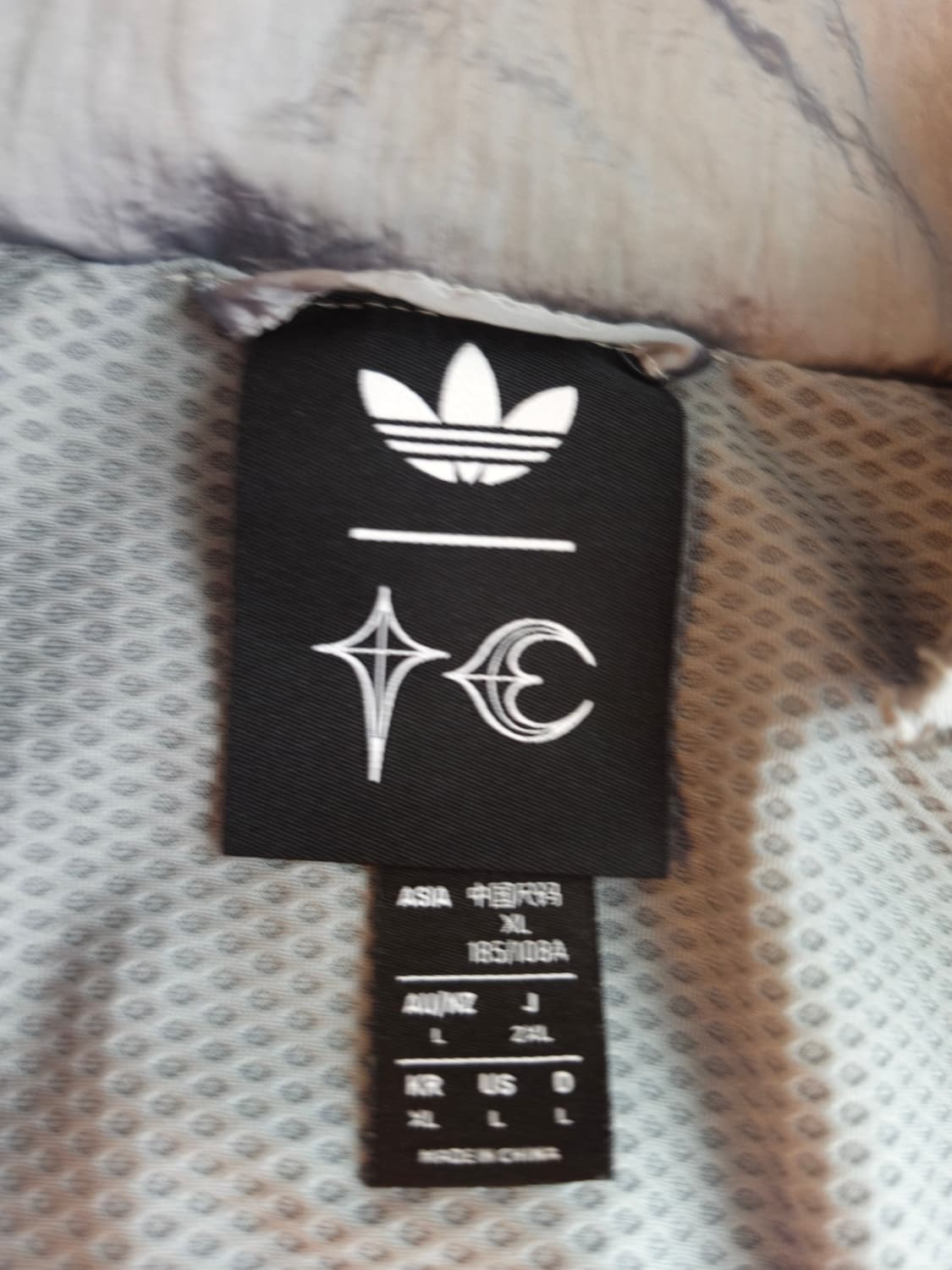 아디다스 x 떠그 클럽 우븐 트랙탑 라이트 오닉스 실버 메탈릭 상품이미지3