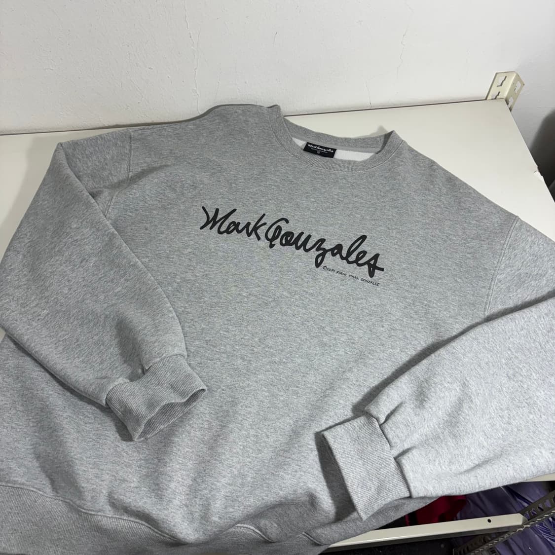 L 마크곤잘레스 그레이 빅로고 맨투맨 상품이미지1