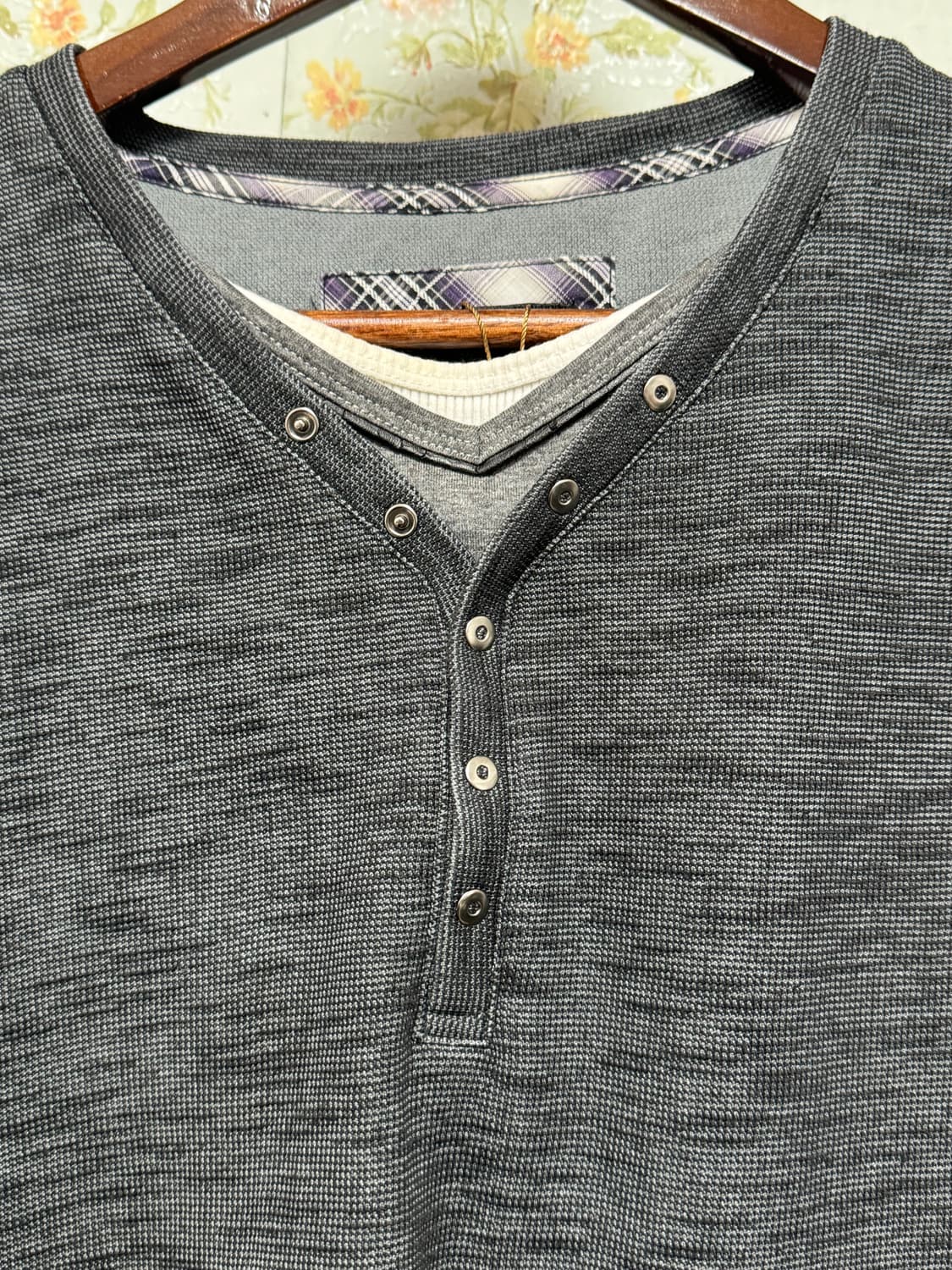 챠콜 레이어드 헨리넥 슬리브 상품이미지3