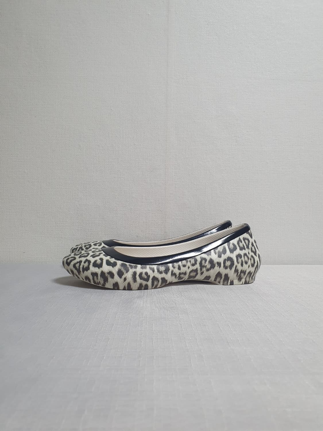 크록스 리나 그래픽 플랫슈즈 레오파드 230mm 상품이미지3