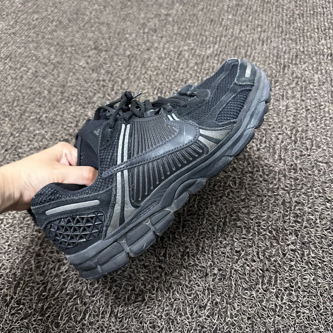 NIKE 나이키 줌 보메로 5 블랙 운동화 260 상품이미지6