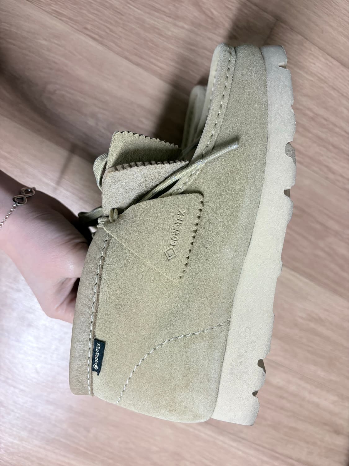 클락스 왈라비 225사이즈 데져트트랙 고어텍스 거의 새것 상품이미지2