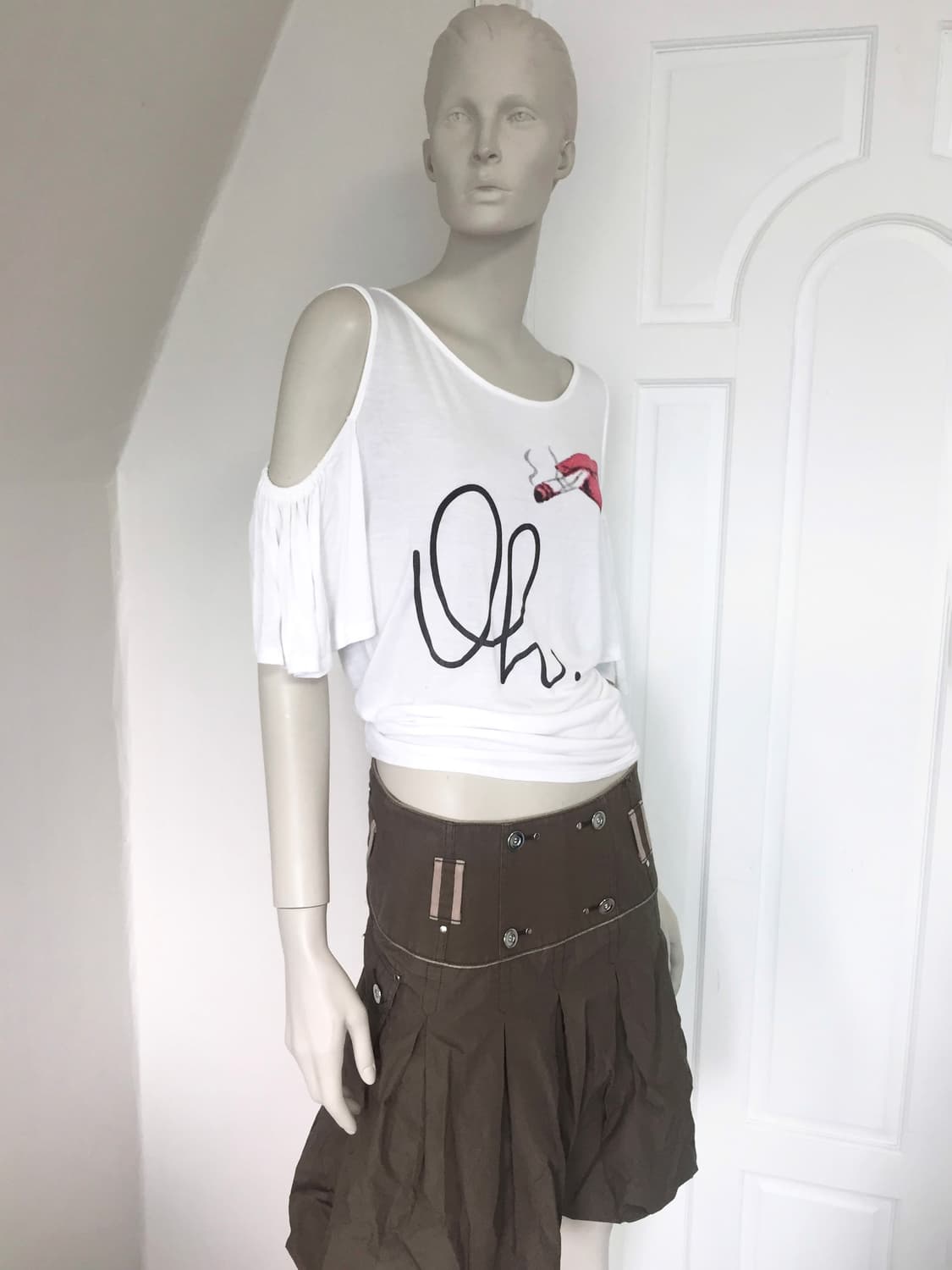Smoking Lips Graphic Off-Shoulder Top 상품이미지3