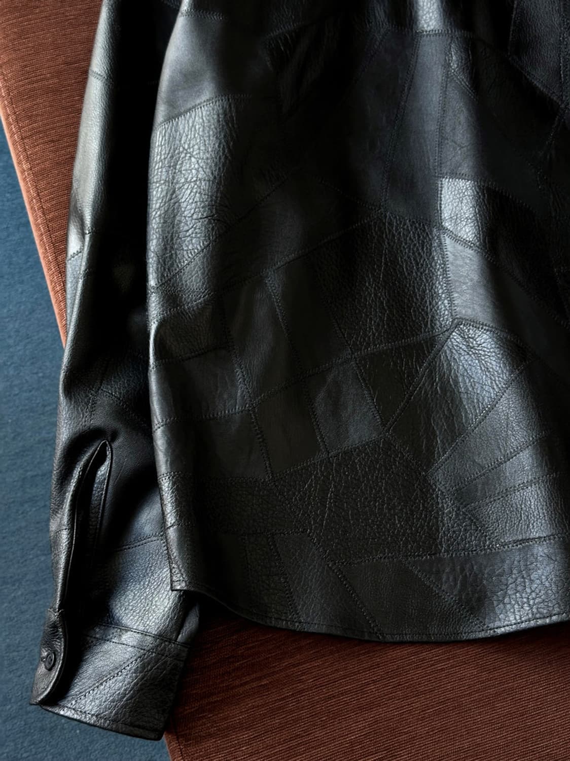 Fake leather irregular panel design shir 상품이미지7