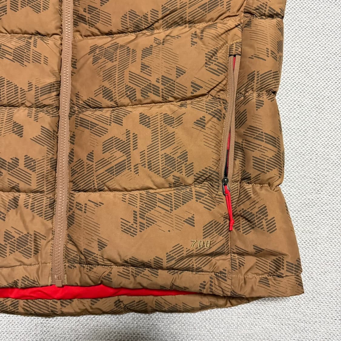 노스페이스 700 브라운 패턴 패딩 조끼 상품이미지2