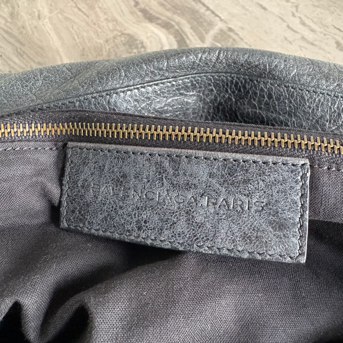 발렌시아가 클래식 퍼스트 모터백 블랙 상품이미지4