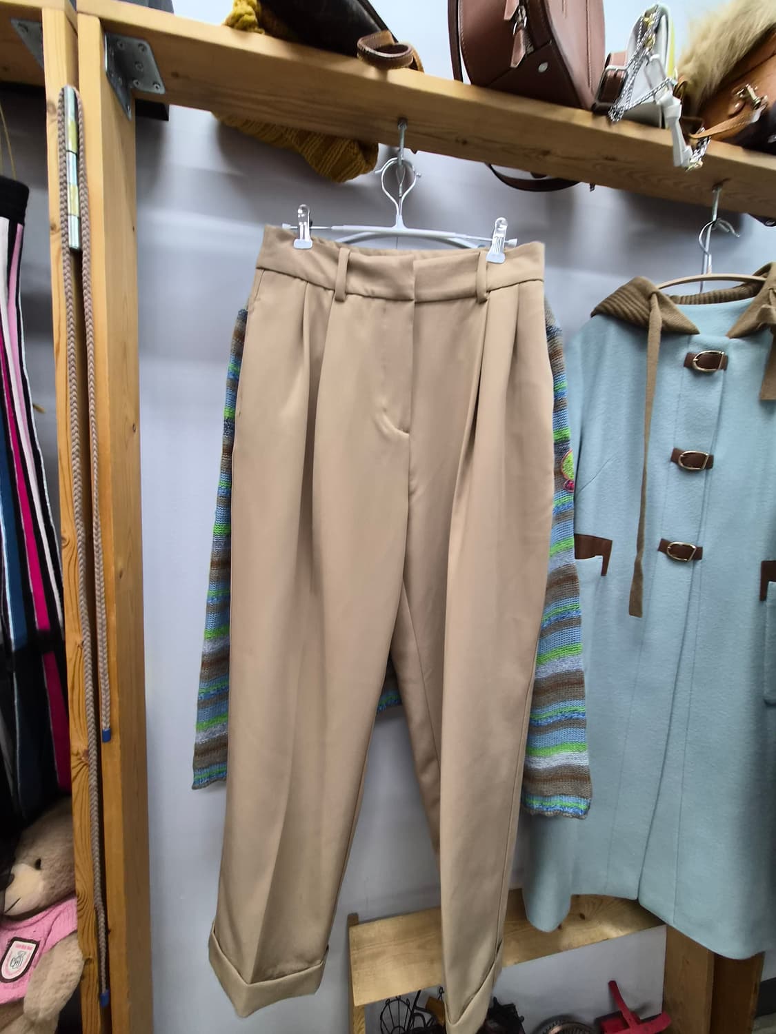 오일릴리 브이넥니트. 자라 핀턱슬랙스 상품이미지7