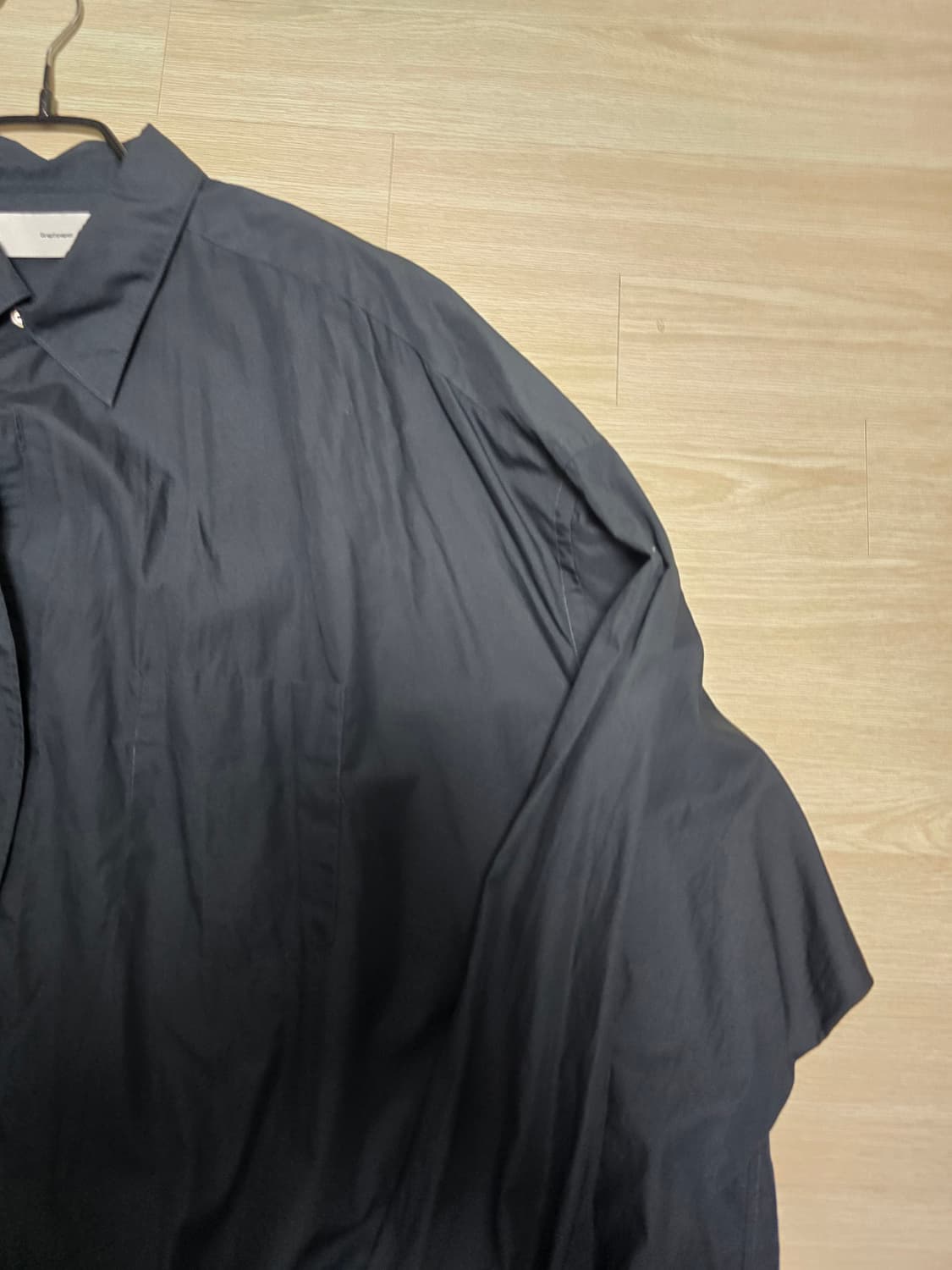 그라프페이퍼 브로드 오버사이즈 레귤러 카라 셔츠
- 2 사이즈 상품이미지3