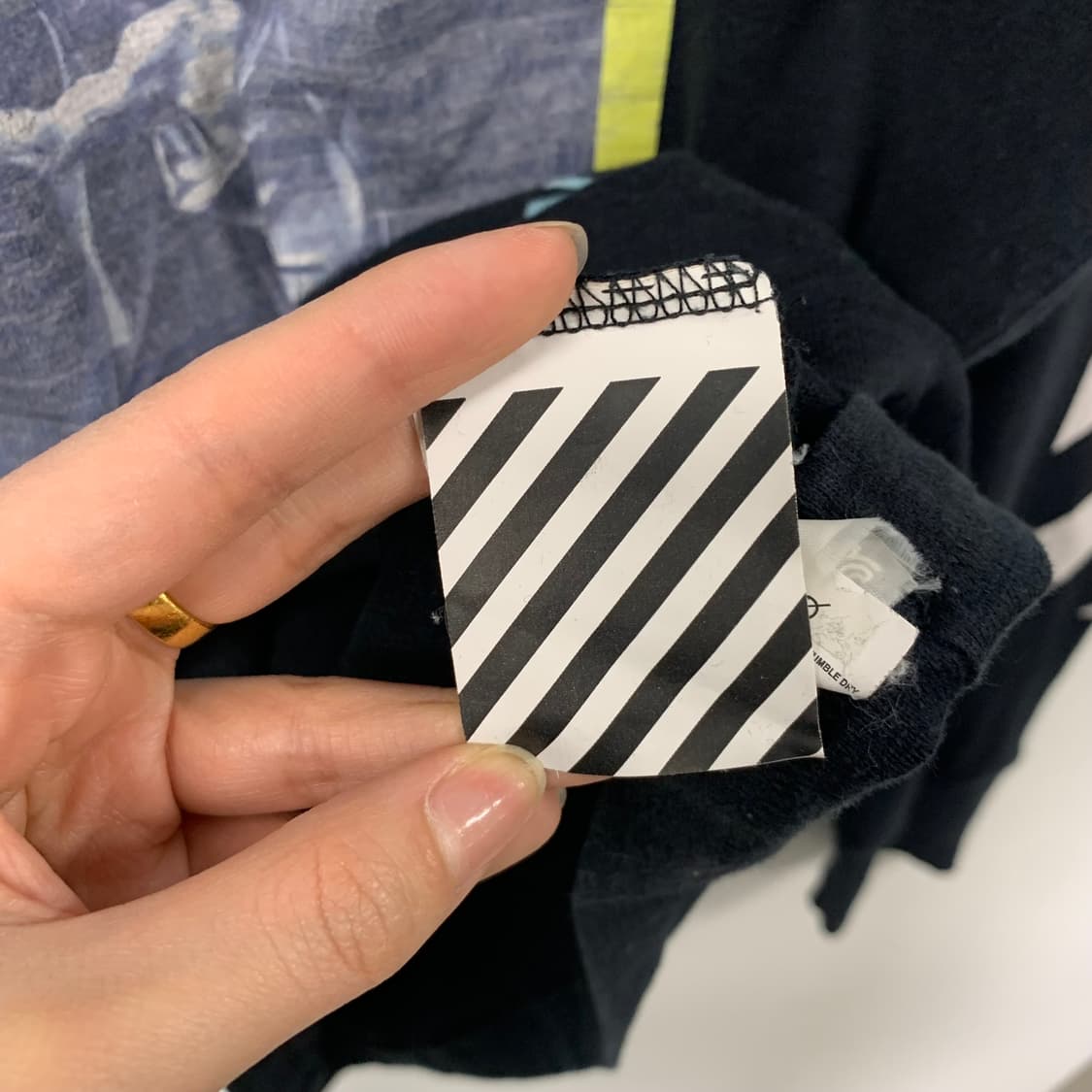 오프화이트 카라바조 블랙 롱슬리브 긴팔티 상품이미지7