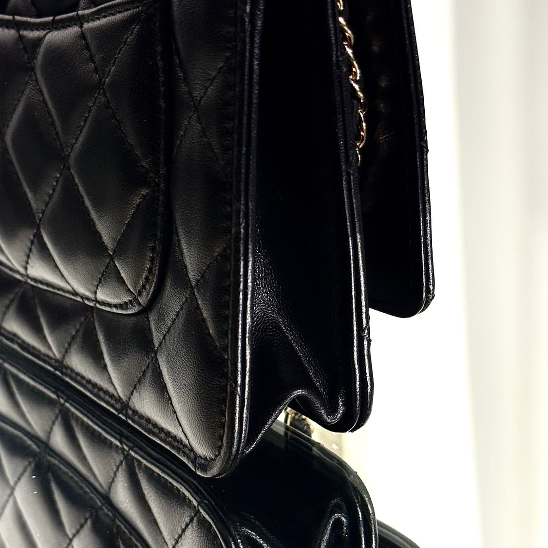 [신품급] 샤넬 클래식 WOC 램스킨 골드 까멜리아 체인백  상품이미지10