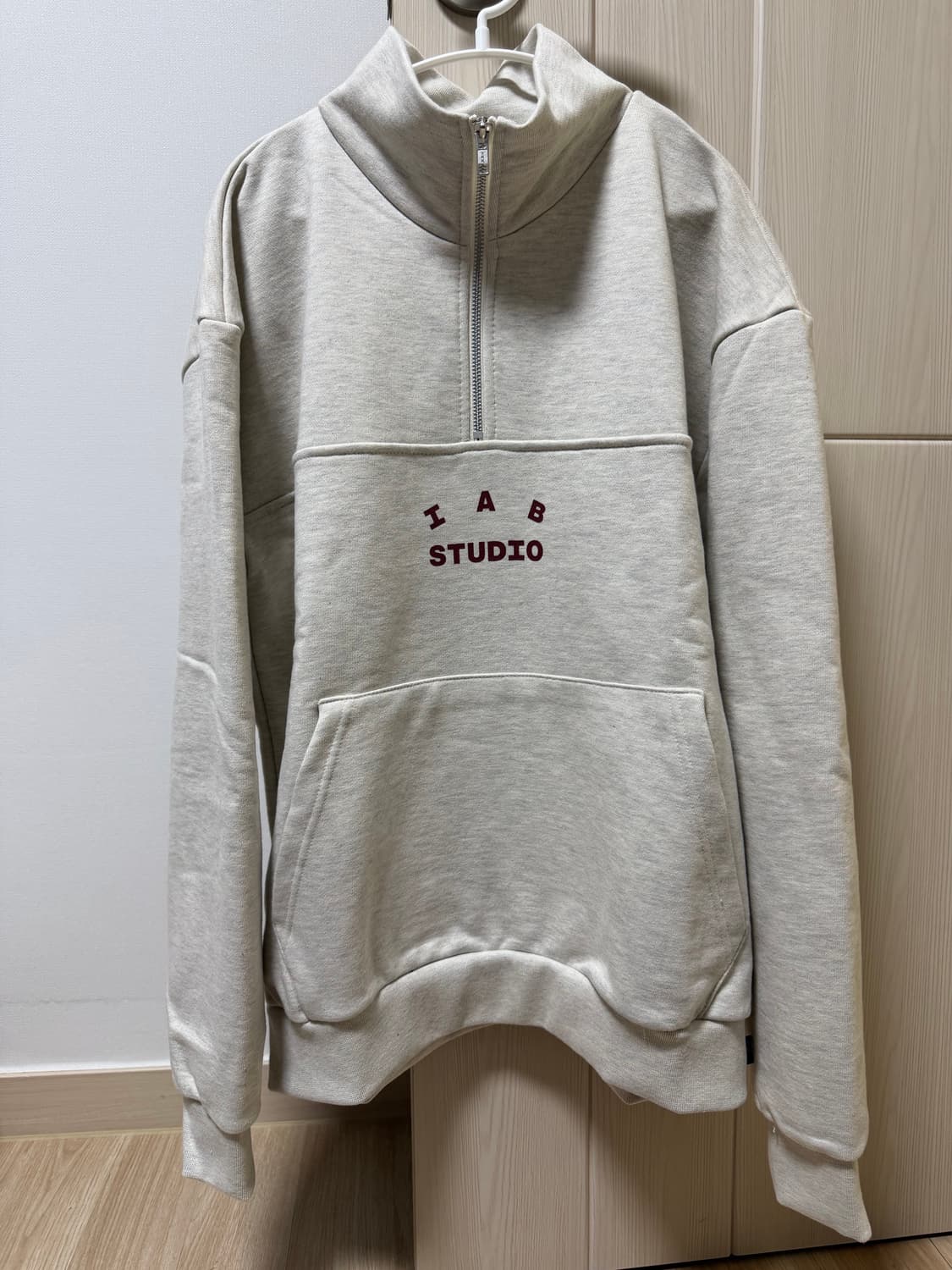 아이앱스튜디오 반집업 쭈리맨투맨 미착용 상품이미지1