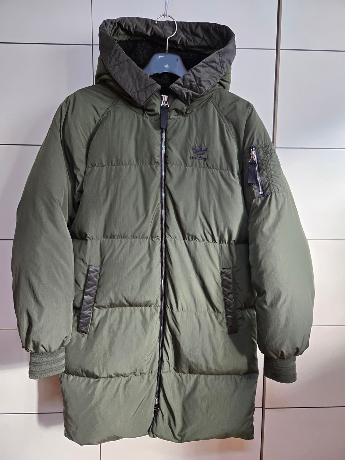 아디다스 남성 봄버 다운 롱패딩 상품이미지1