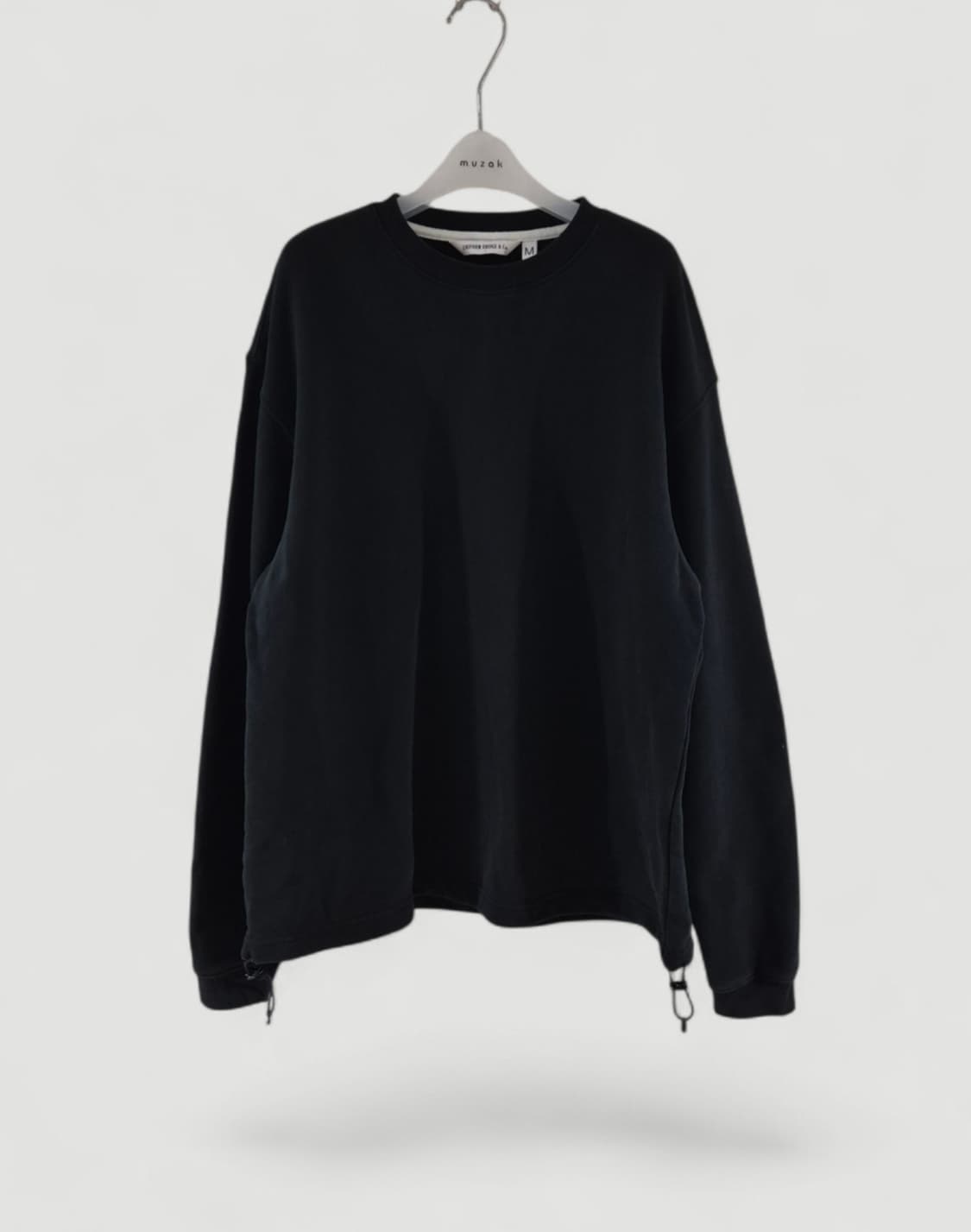 [100~105]유니폼브릿지 올블랙 스트링 맨투맨 오버핏 상품이미지2