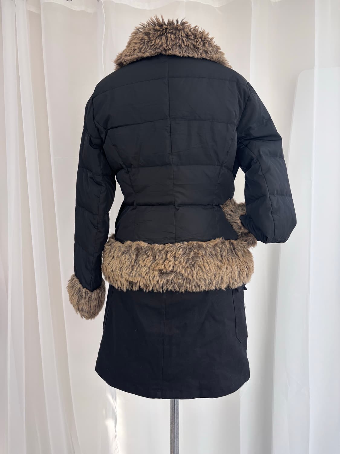 L'est Rose 버키 퍼 배색 토글 패딩 상품이미지3