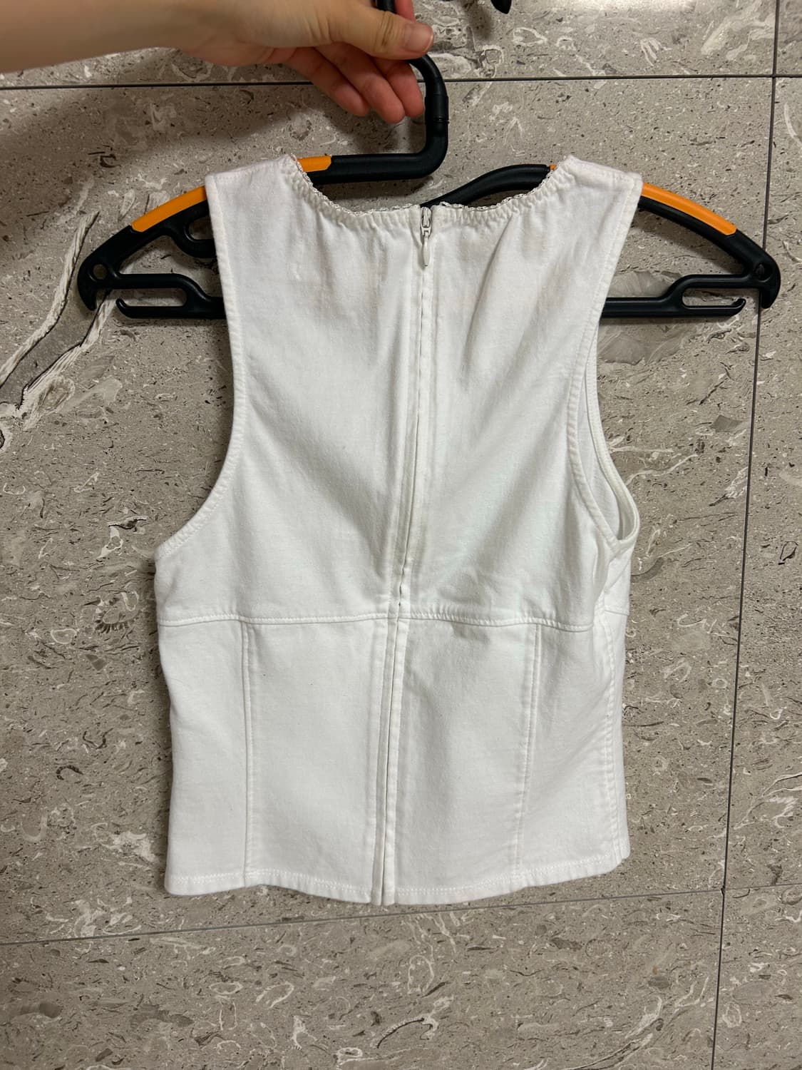 슈슈통 화이트 슬리브리스 탑 상품이미지6