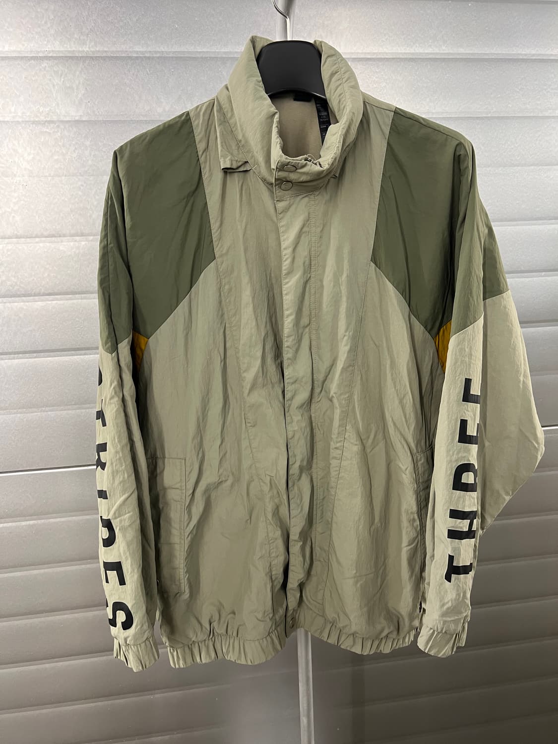 아디다스 우븐 올리브색 바람막이 2XL 상품이미지2