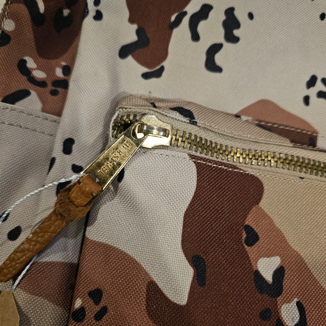 허쉘 가방 백팩 데져트카모 초코칩 새것 상품이미지3