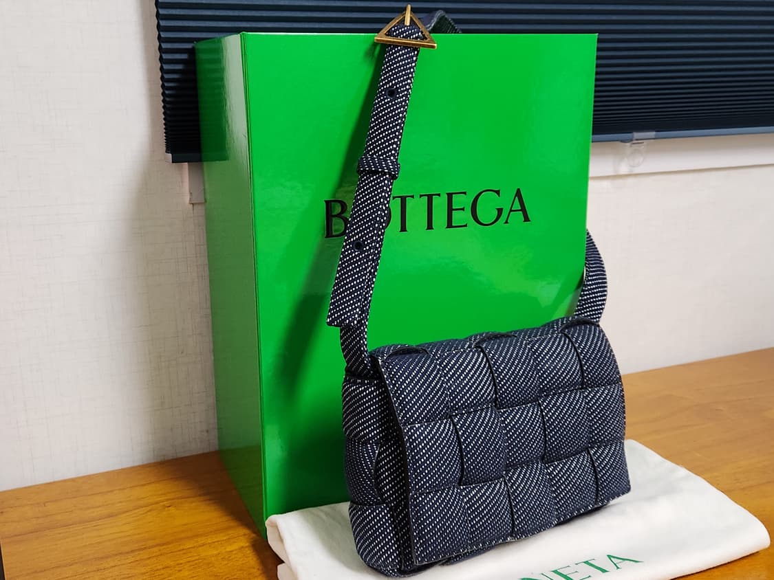 보테가베네타 데님 패딩 카세트백 상품이미지6