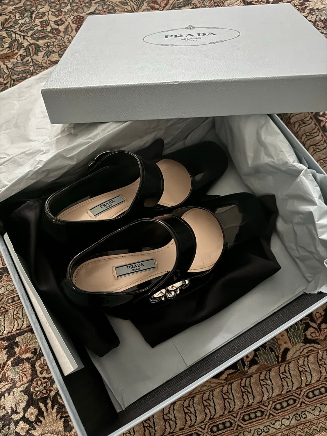 ✨ Prada Flower Patent Mary Jane Pumps 상품이미지4