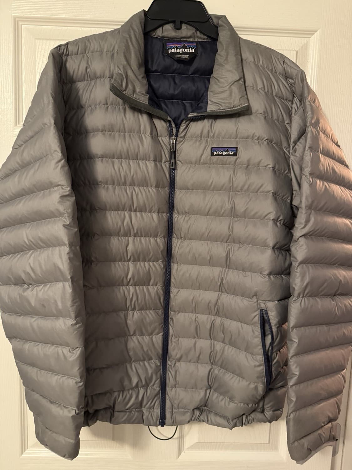 파타고니아 멘즈 경량패딩 그레이 상품이미지1