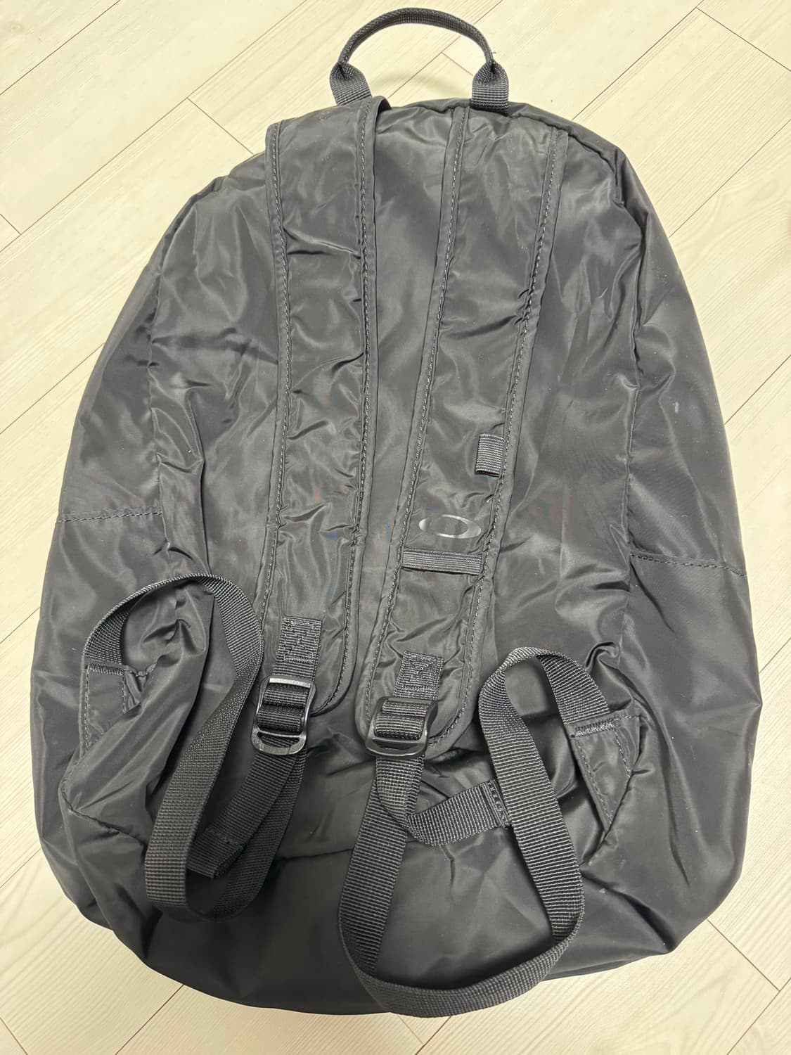 오클리 패커블 백팩 블랙 상품이미지3