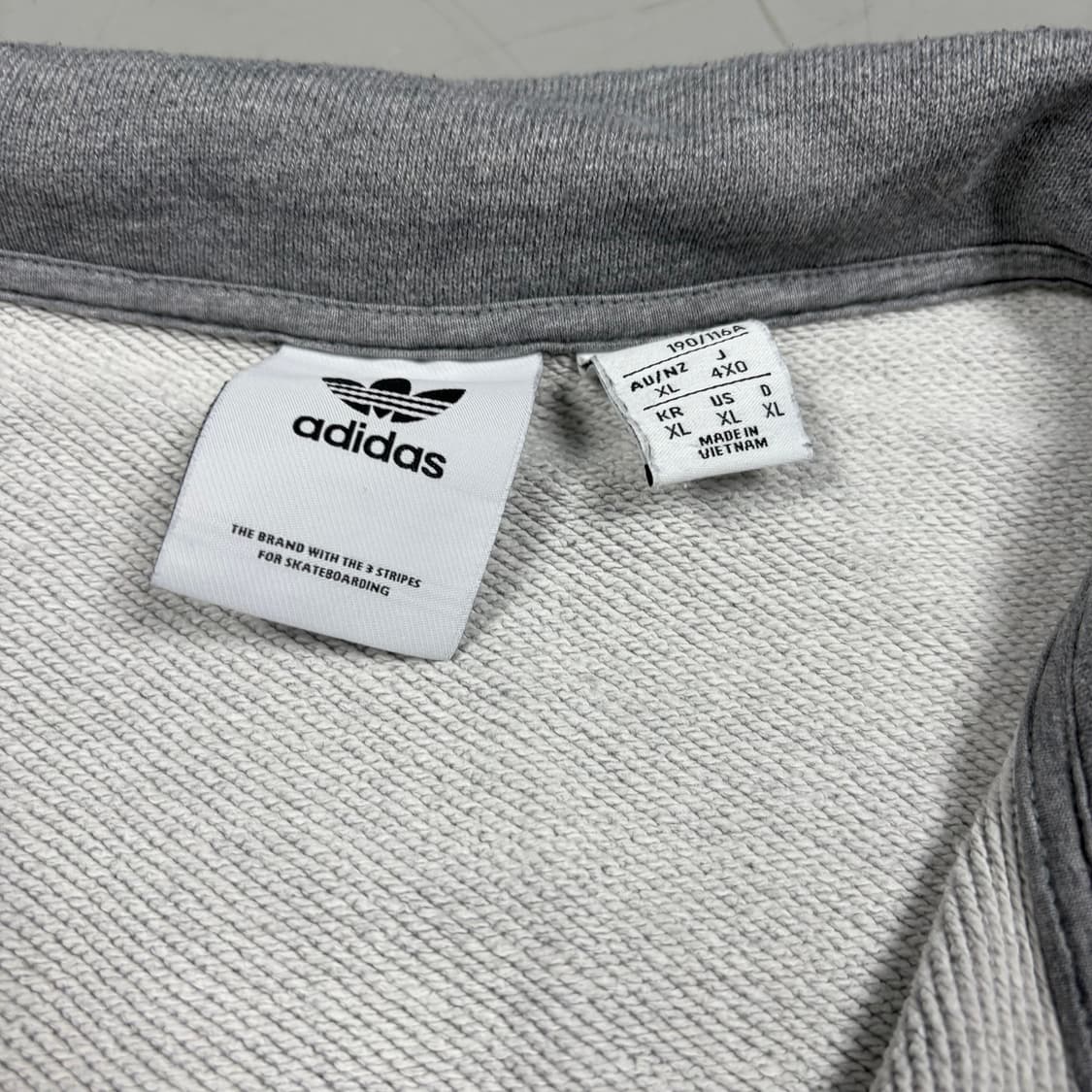 아디다스 그레이컬러 하프집 스웻셔츠 상품이미지3